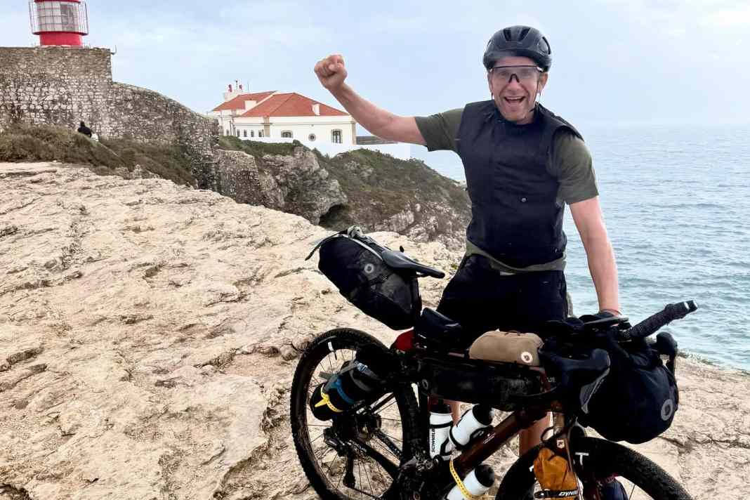 Geschafft! Markus Weinberg erreicht Cabo de Sao Vicente nach genau 7 Wochen.