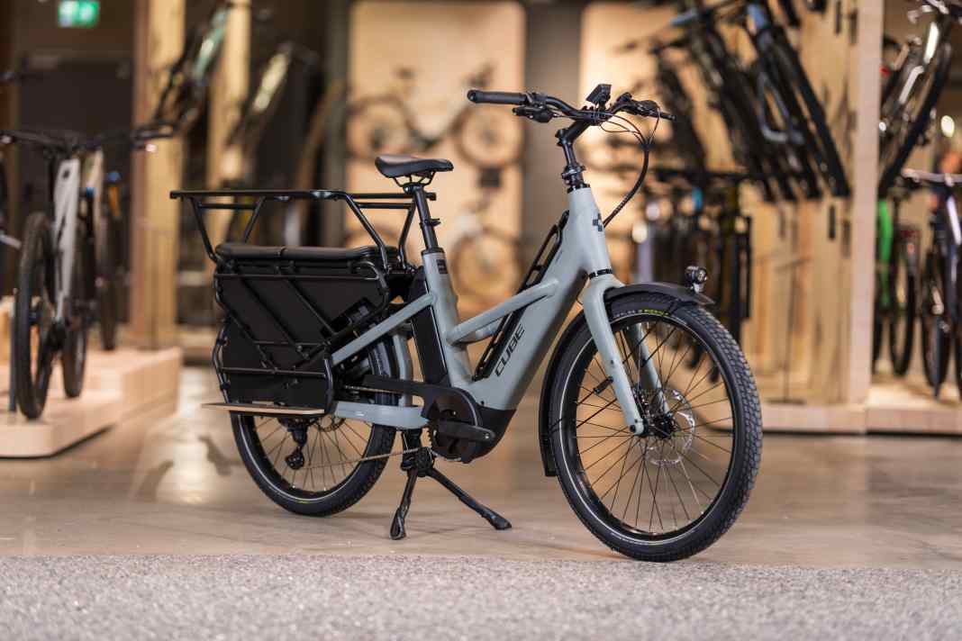 Update für das Longtail: Im Modelljahr 2025 geht das Cube Longtail Sport Hybrid Family mit Bosch Cargo Line Motor, Shimano Cues-10-fach Kettenschaltung und insgesamt 1350 Wh an den Start.