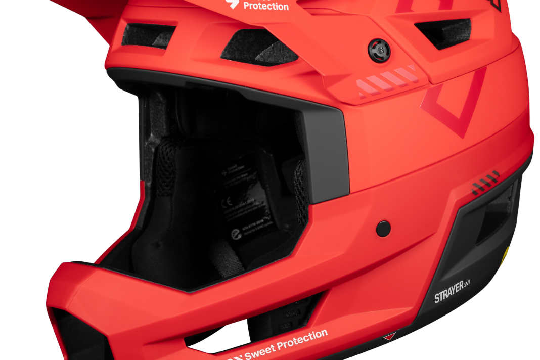 Die Enduro-Variante Strayer 2Vi Mips mit extra großen Belüftungs-Schlitzen an der Seite. Preis: 349 Euro.