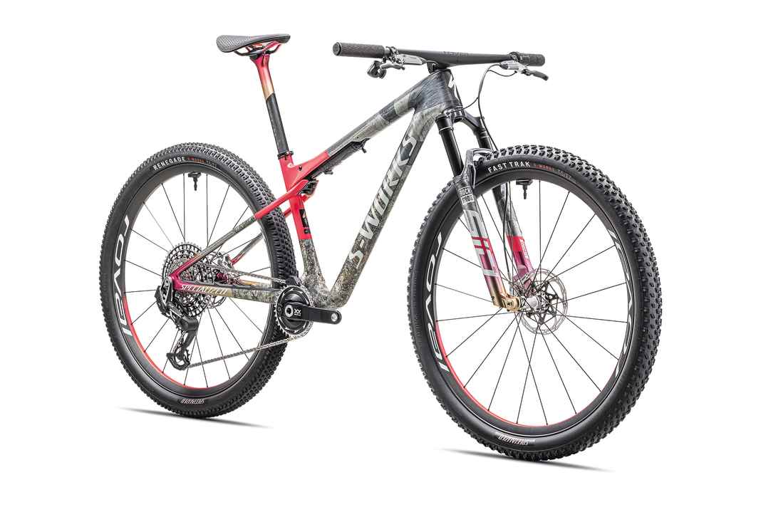 50 Jahre Specialized - das ist eine streng limitierte Kollektion mit 2 Bikes und 2 Helmen wert.