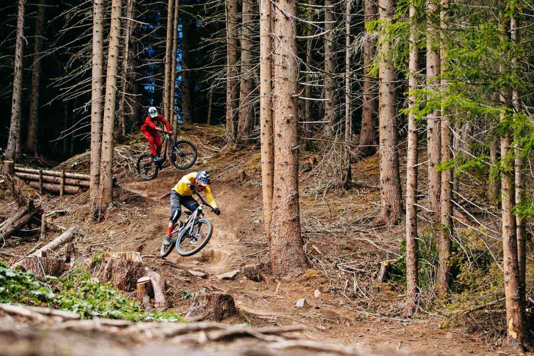 Angemessenes Testterrain: Wir haben die drei Test-Bikes über die EWS-Rennstrecke Tutti-Frutti in Canazei gescheucht.