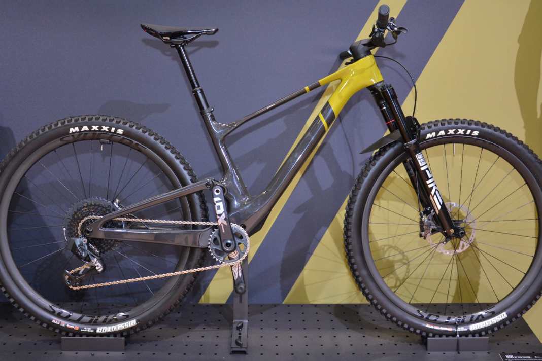 Das Scott Spark ST am Eurobike-Stand: Neue Farbe, mehr Federweg.