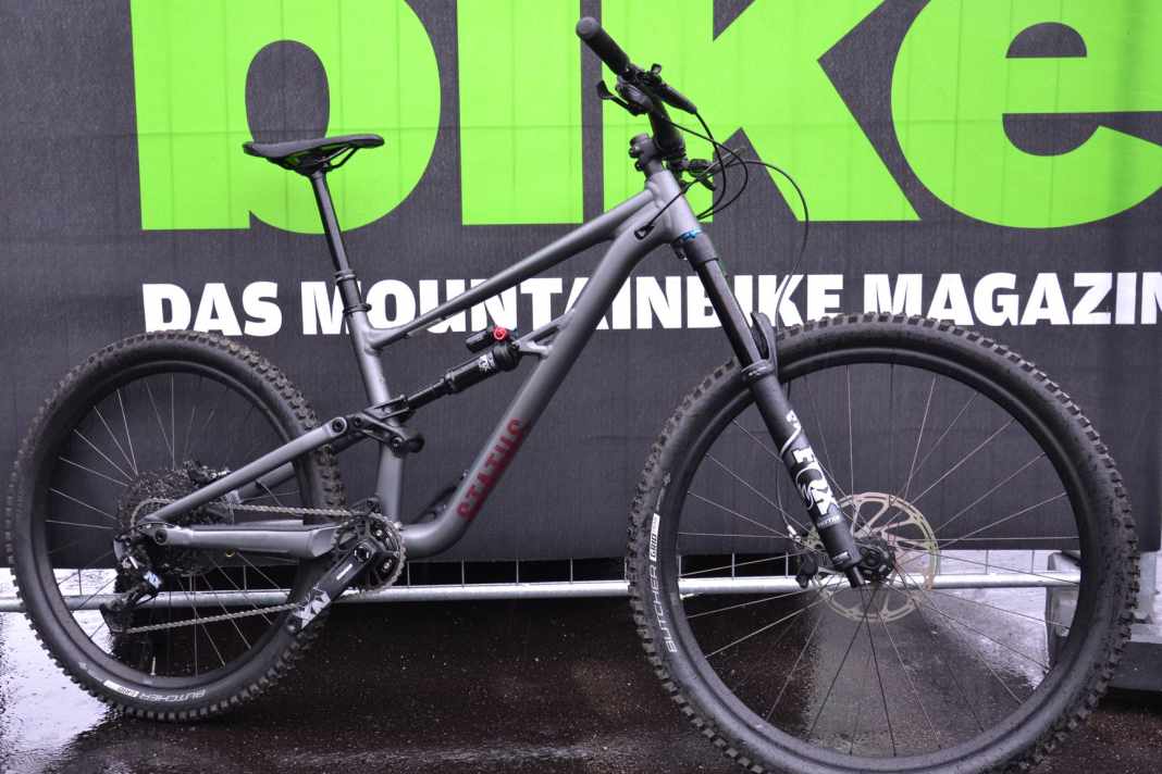 Specialized Status 160 beim BIKE Festival Saalfelden Leogang. Das Gerät kommt jetzt in den Handel - für 3700 Euro. Zuvor war es nur über ausgewählte Händler und online erhältlich.