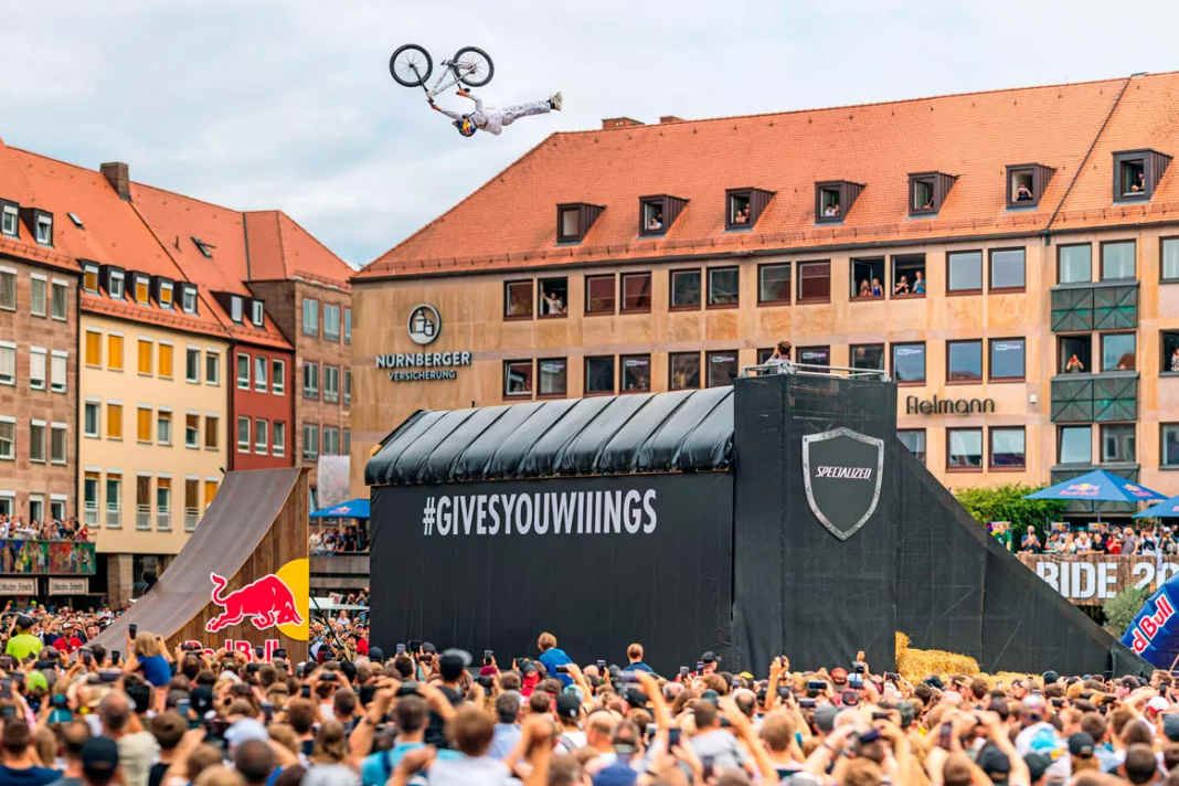 Erik Fedko: „Oh je, ich drehe zu langsam!“ Schreckmoment beim Finalsprung: Backflip Superman Seatgrab.