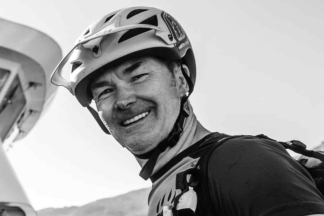 Claus Fleischer. Im richtigen Leben CEO von Bosch eBike Systems, in der Freizeit E-Bike-Abenteurer. Nach dem Motto „Geht nicht, gibt's nicht“ plant er gerne Touren mit ungewissem Verlauf, am liebsten in hochalpinem Gelände. Nebeneffekt: So kann er optimal seine Produkte testen – aus erster Hand sozusagen.