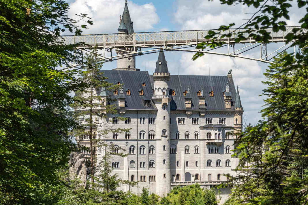 So kennt die Welt Bayern: Schloss Neuschwanstein,  unvollendetes Märchenschloss von König Ludwig II.