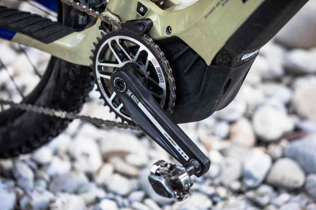Typisch Haibike: Die hauseigenen Anbauteile geben den Bikes eine eigenständige Optik. Neben Kurbel und Kettenblatt gehören auch Lenker sowie Vorbau zur Komponentenlinie von Haibike.