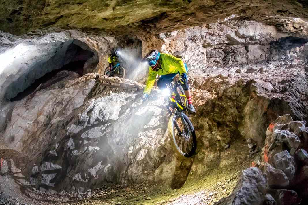Steil und gruselig: In der stillgelegten Blei-Mine Mežica zackt der Black-Hole-Trail 150 Meter in die Tiefe. Wer diesen Trail will, braucht Mut, Können und eine zuverlässige Lampe.
