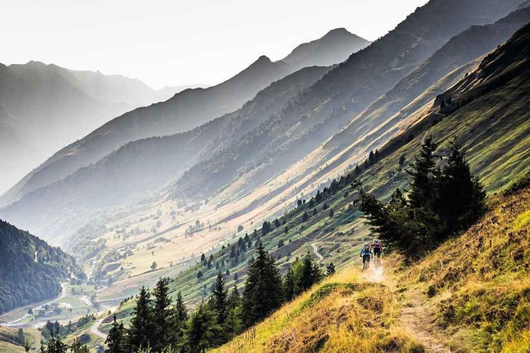 Wilde Natur in den französischen Pyrenäen: Die schönsten Trails bei Lourdes