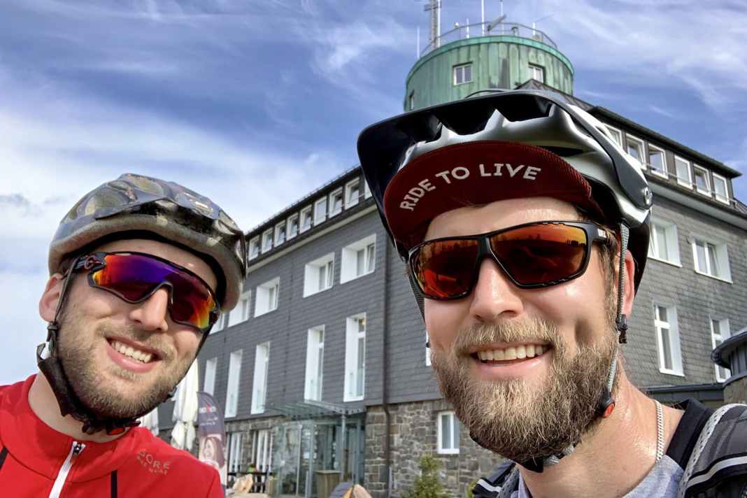 Pflicht-Selfie am Kahlen Asten mit meinem ortskundigen Begleiter.