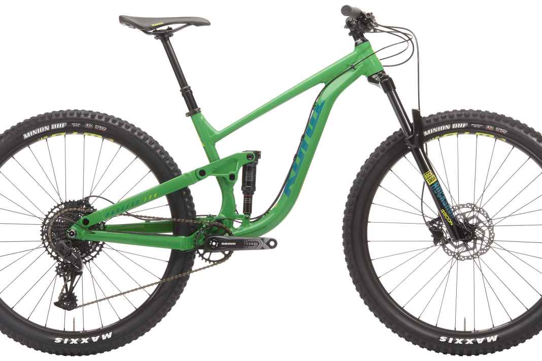 Das Process 134 29 ist der Einstieg in die Modellpalette. Mit Alurahmen, Recon/Deluxe Fahrwerk und SX Eagle aber wahrscheinlich relativ schwer. 2499 Euro