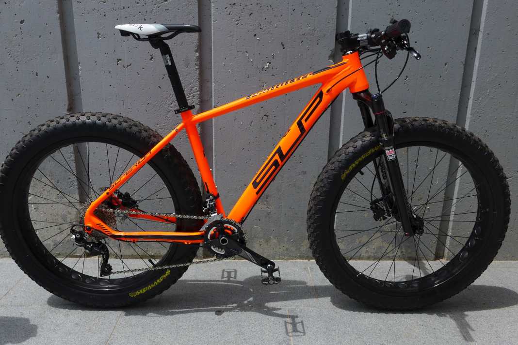 Zwei Versionen: Das Fatbike wird es mit Starr- und Federgabel geben.