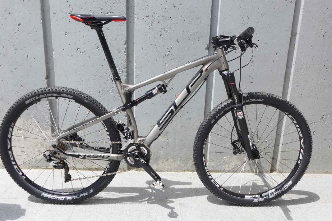 Als 27,5-Zöller mit 120 mm Hub, als 29er mit 100 Millimetern: das XF 947.