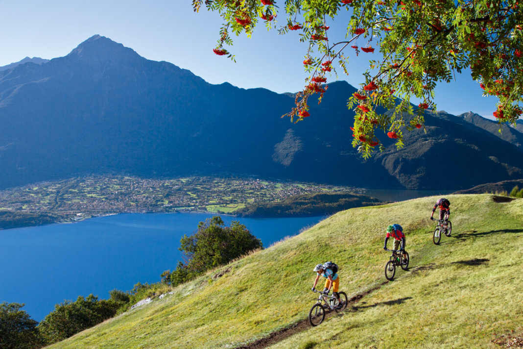Die Berge um den Comer See sind grüner als am Gardasee. Die Anstiege teils steil und die Pfade noch jungfräulich ruppig. Mountainbiker fahren hier noch nicht lang durchs Landschaftsbild.