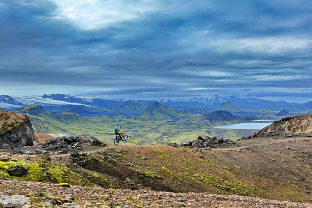 Eben haben sich die Augen noch am Anblick der bunten Berge von Landmannalaugar gelabt, da öffnet sich diese Aussicht.