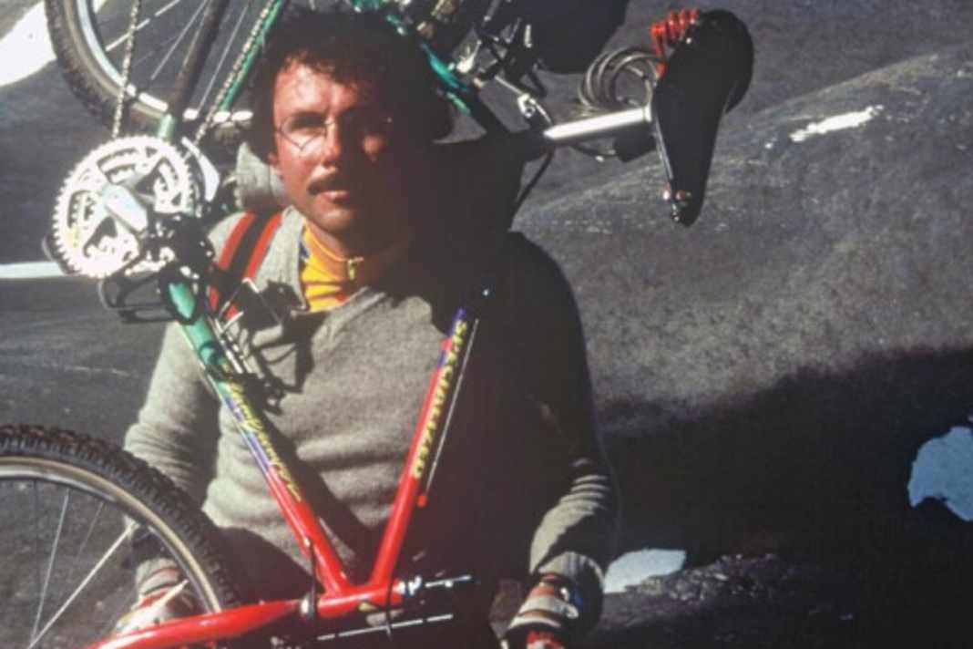 Vor 25 Jahren: Die Trans-Olymp-Pioniere Stefan Etzel und Christian Smolik mit Gepäckträger am Bike.