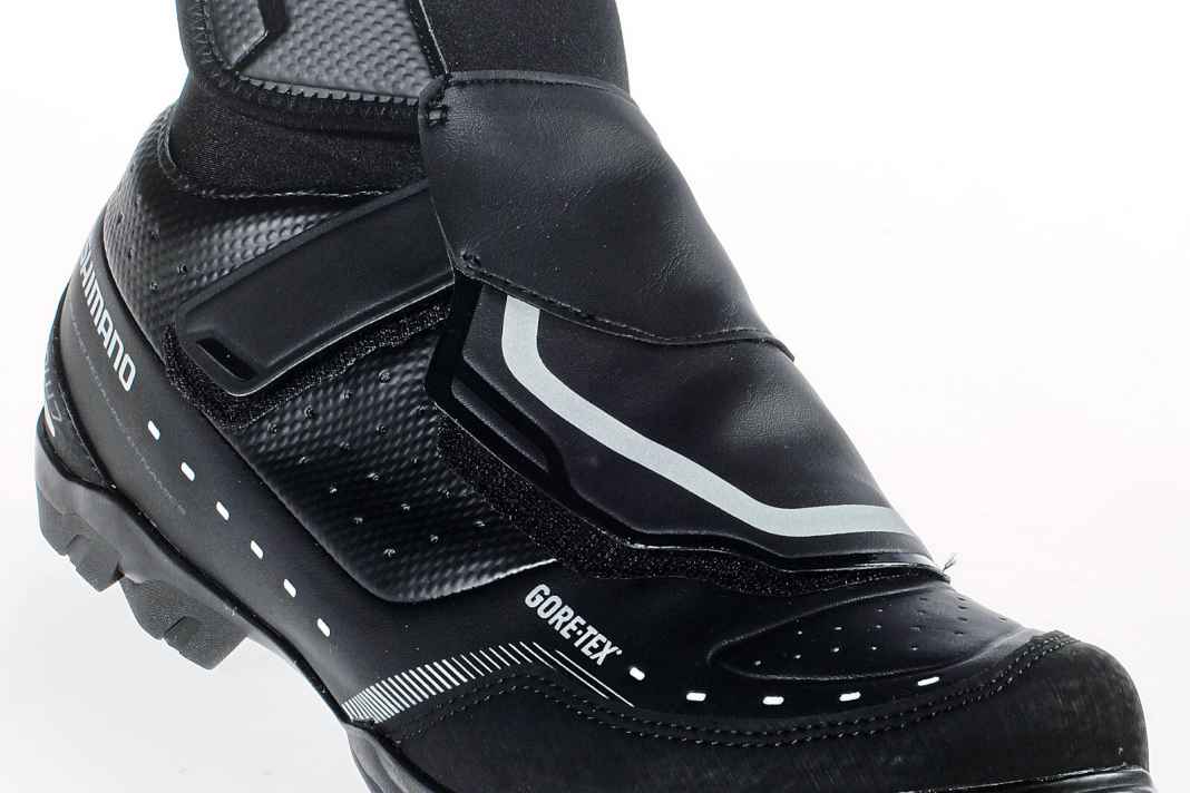 In der folgenden Bilderstrecke zeigen wir Ihnen, was einen guten MTB-Winterschuh ausmacht. Das gezeigte Modell ist der Shimano MW7.