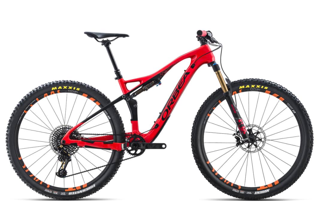 Topmodell: Das Orbea Occam TR M-LTD kostet 7500 Euro und verfügt über die beste Ausstattung: Das Fox Factory-Fahrwerk dämpft alle Schläge, die Sram Eagle 12-fach-Schaltung wechselt die Gänge präzise. Um die Naben drehen sich hochwertige DT Swiss Carbon-Felgen.