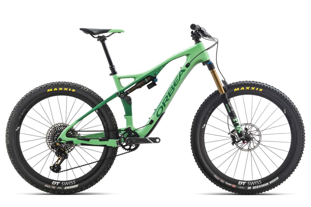 Das Topmodell Occam AM M-LTD steht für 7500 Euro mit edelster Ausstattung beim Händler: Vorn dämpft die Fox 34 Factory-Gabel, hinten der neue Float DPX2-Dämpfer. Geschaltet wird mit der 12-fach Sram Eagle. Die Carbon-Felgen mit 30er-Maulweite sorgen für viel Volumen im Reifen.