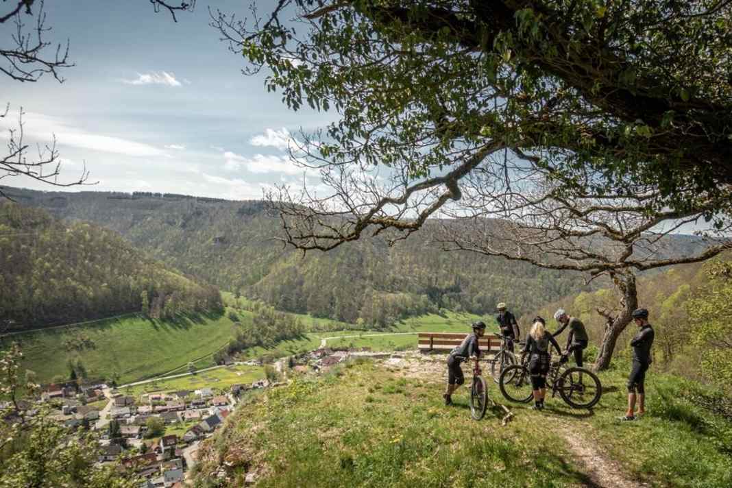 Die Schwäbische Alb bietet die perfekte Topografie, um sich mit dem MTB gepflegt 100 Kilometer in die Waden zu drücken.