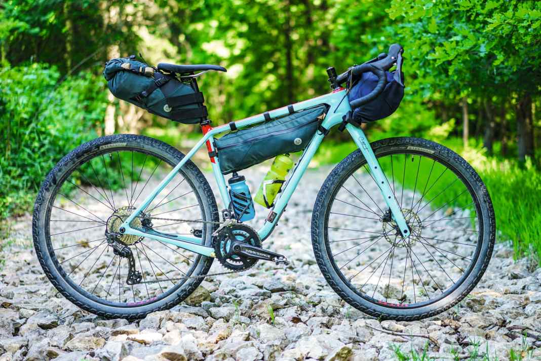 Warbird, Stormchaser, Cutthroat: Salsa hat eine ganze Reihe an Gravelbikes im Sortiment. Unser Testbike, das Cutthroat, haben die US-Amerikaner speziell für lange Ultra-Rennen und Bikepacking-Touren entwickelt.