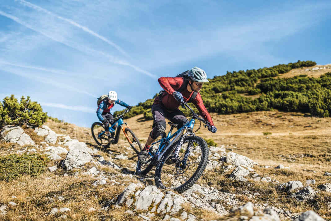 All Mountains der oberen Preisliga sind etwas für echte E-MTB-Gourmets. Allerdings finden  sich in dieser Kategorie ganz unterschiedliche Geschmacksrichtungen. Neben echten Leckerbissen haben wir auch herbe Überraschungen entdeckt.