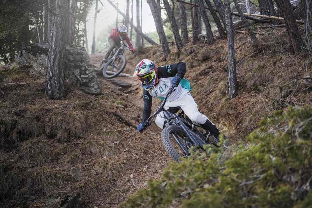 Egal, ob teuer oder günstig: Die neueste Enduro-Generation verspricht Souveränität in jedem Gelände. Zumindest, solange es bergab geht.