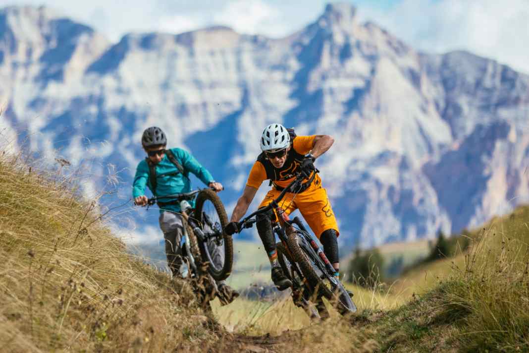 Light- oder Minimal-Assist-Bikes gibt es inzwischen quer durch alle Kategorien: von Down-Country- über Trailbikes bis hinauf zu federwegsstrotzenden E-Enduros.