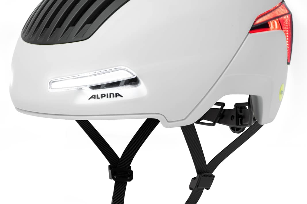 Der stylische Alpina Pendler-Helm verfügt über integrierte LED-Lichtleisten an der Vorder- und Rückseite