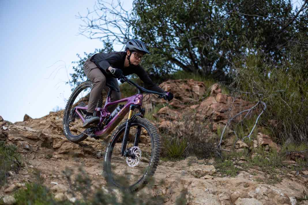 Liv Intrigue-X und Intrigue-X-Advanced: Neue Mid-Travel Trail-Bikes für Frauen
