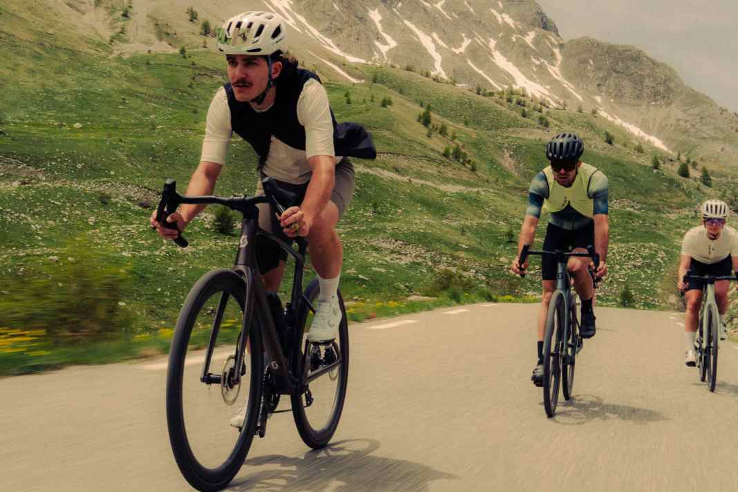 Das Scott Addict entwickelt sich in der neuen Generation vom klassisch geprägten Marathonrad zum modernen Allroad-Bike.