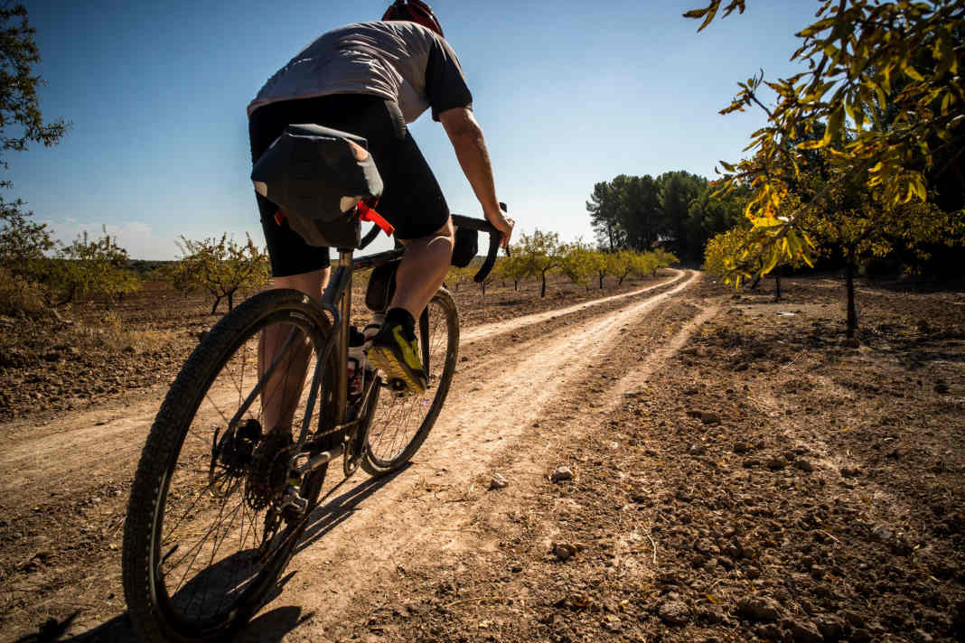Welche Strecke, welches Terrain? Egal, einfach das Rad unter den Hintern und los! Das Gravelbike kann das Velo-Leben einfacher und entspannter machen.