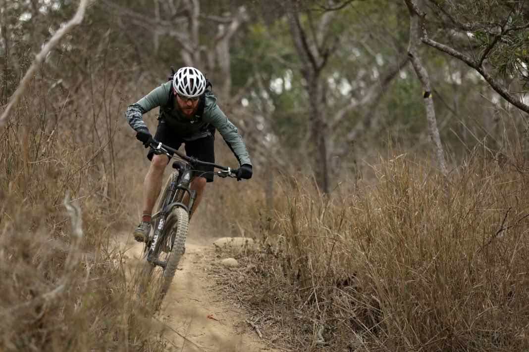 Frühling in Taiwan: 30 Grad, Staub und trockenes Gestrüpp - perfekt zum Test der neuen TRP-Schaltgruppe.