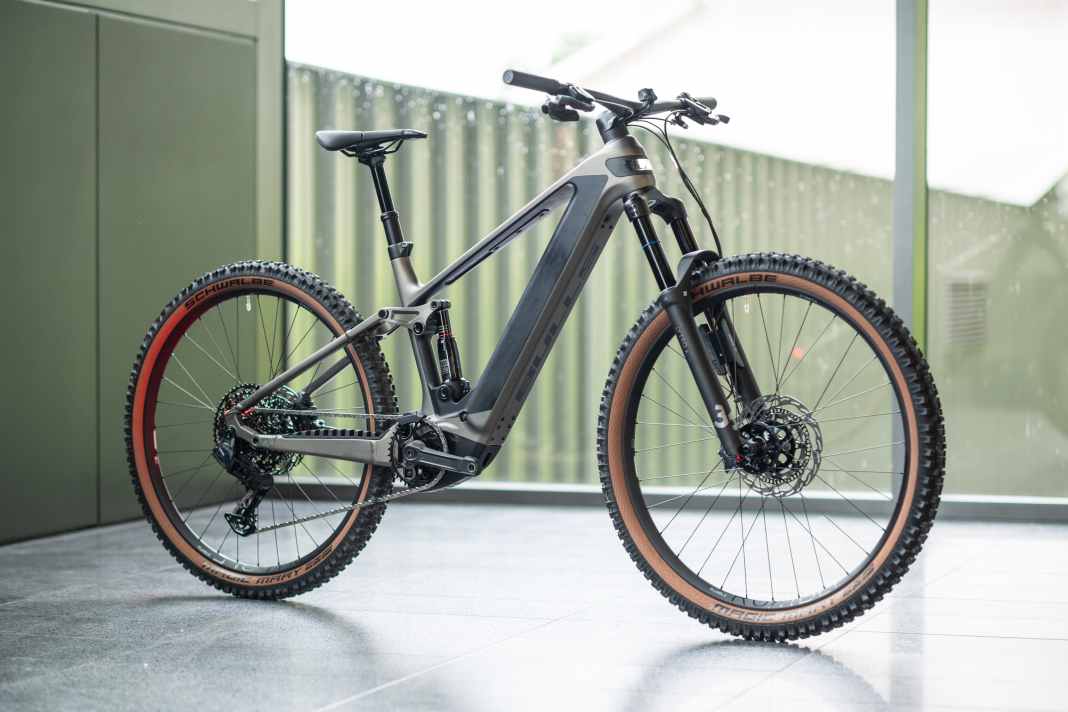 Das Sonic AM schlägt die Brücke zwischen sportlichem Trail-Fahren und praktischen Alltags-Features.