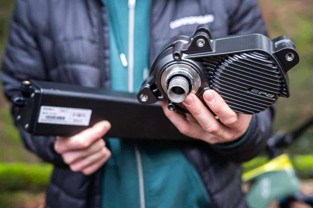 Mit unter 2,7 Kilogramm ist der Shimano der leichteste unter den Power-Motoren und baut zudem besonders kompakt.