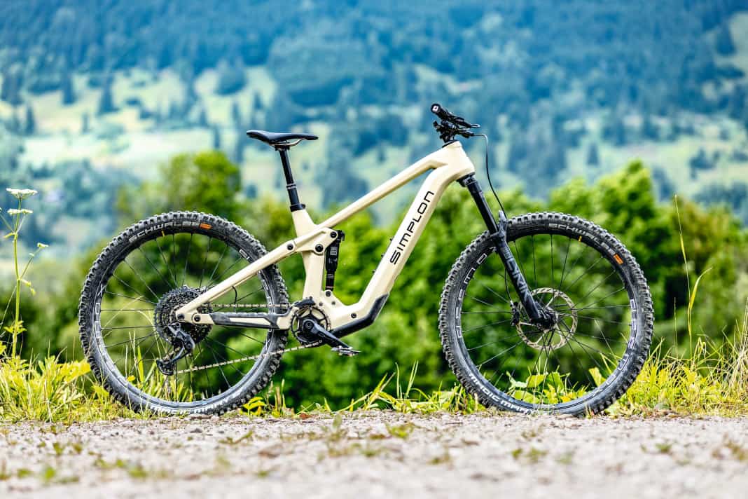 Auf Tour ist das Simplon Rapcon Pmax CX zwar nicht sehr komfortabel, überzeugt aber sonst in fast jeder Disziplin. Testsieg!