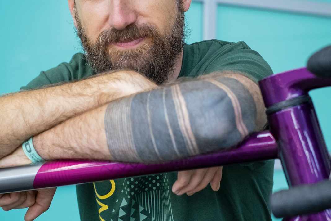 Laurent Beurriand baut unter der Marke Avalanche mit seiner Partnerin aufwendige Unikate wie dieses Race-Gravelbike.