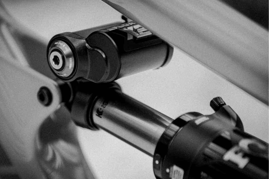 Das Startgewicht des Float X2 in der Größe 210 x 55 Millimeter liegt laut Hersteller bei 720 Gramm.