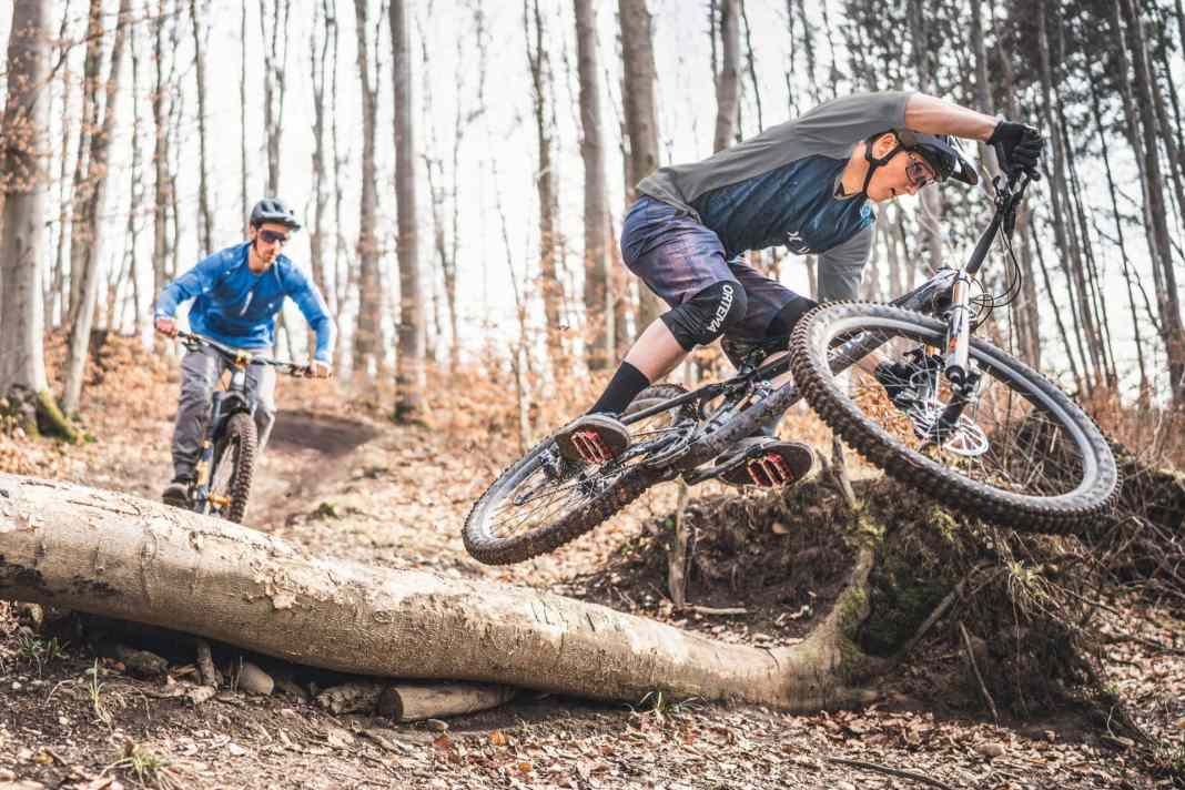 Duell Atherton AM.150.1 (vorne) gegen Hope HB916