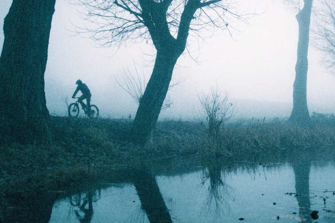 Damit Winter-Biken nicht zur Härteprobe wird, gibt es wichtige Tipps für die Tourenplanung von uns.