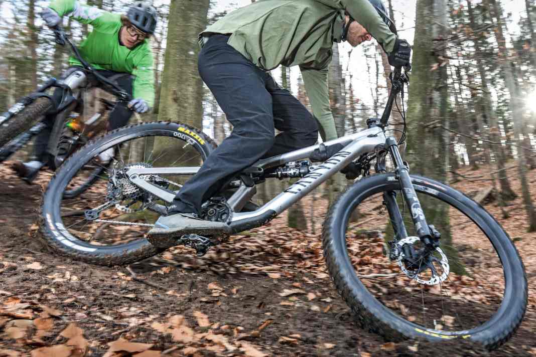 Griffig und pannensicher: Welcher Hersteller baut die beste Enduro-Reifen-Kombi?