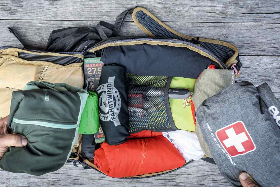 So packt ein Transalp-Profi seinen Rucksack.