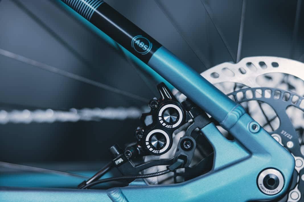 Bulls, Canyon und Cube bietet mittlerweile E-Mountainbikes mit ABS an.