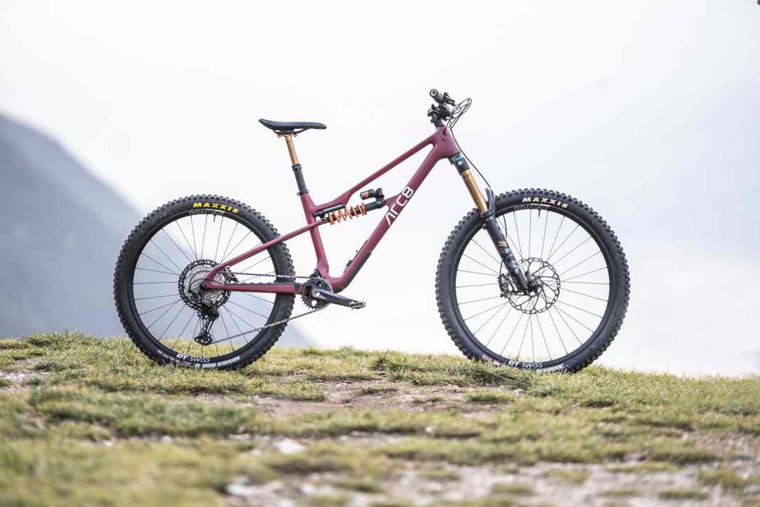 Arc8 Extra 2.0 Coil / 14,7 kg / 170/165 mm / 29/27,5" / 7499 Euro / Carbon