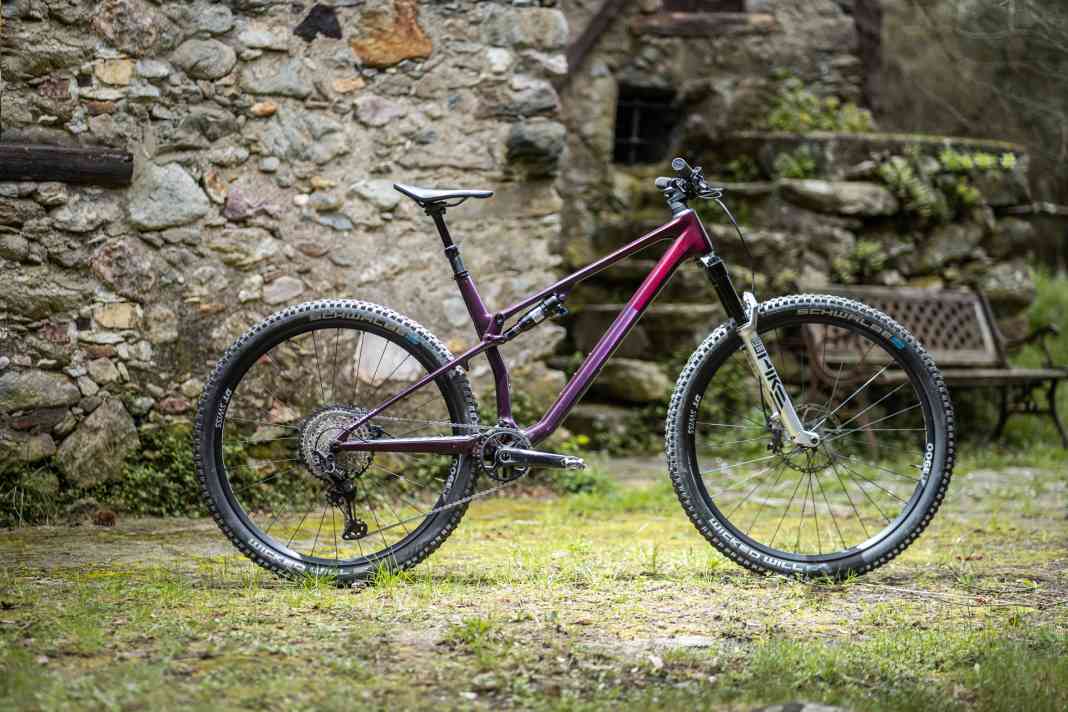 Superior XF 9.7 DC 29 / 12,8 kg / 130 Millimeter Federweg / 29" / 5699 Euro / Carbon