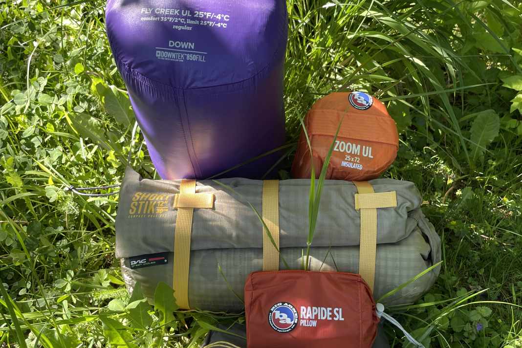 Der US-Hersteller Big Agnes aus Colorado hat uns zum Test seine fürs Bikepacking konzipierte Ausstattung mit Zelt, Schlafsack, Isomatte und einem Kissen zur Verfügung gestellt.