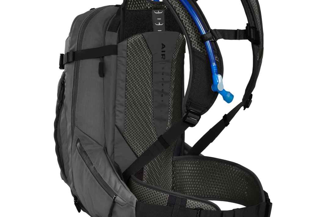 Der neue Rucksack kostet 190 Euro inkl. Trinkblase und richtet sich an Tourenfahrer/innen.
