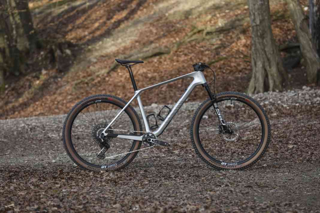 In der Topausstattung bringt das neue Canyon Exceed 10,3 Kilo (ohne Pedale) auf die Waage.
