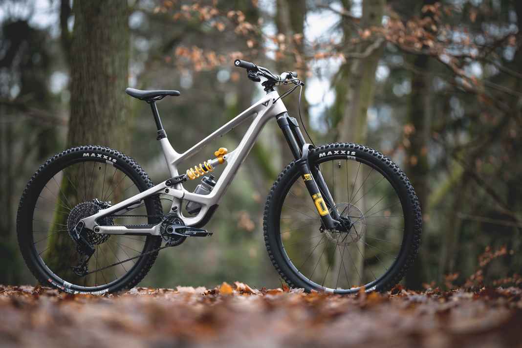 Da bleiben nicht viele Wünsche offen, aber einige Augen feucht: das neue YT Capra Core 5 Enduro.
