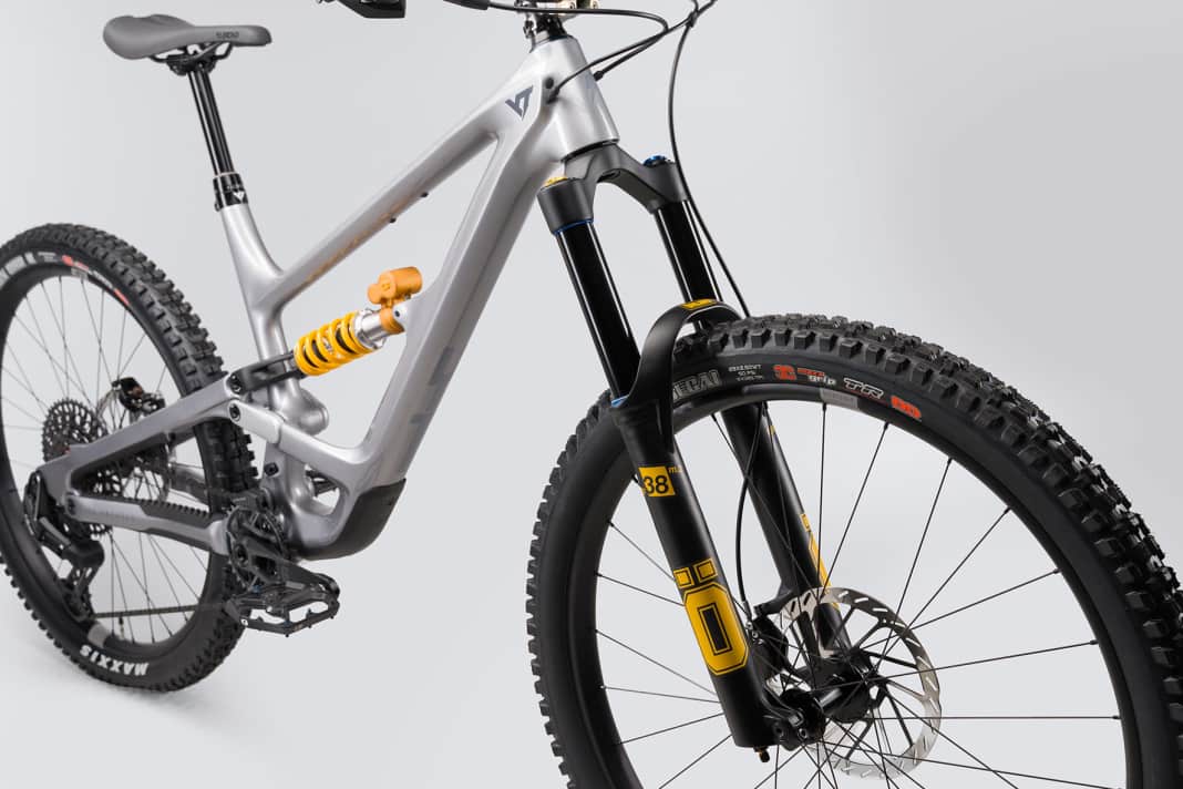 Die Liquid Metal Lackierung am MX-Modell ist auch sehr edel. Hier ist aber Black Magic genauso verfügbar.